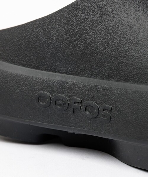 OOFOS(ウーフォス)の「【OOFOS/ウーフォス】OOcloog+ / ウークロッグプラス(サンダル・レディース・ブラック・23/24/25)」の3枚目の写真