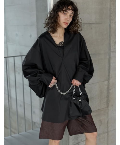 Re:EDIT（リエディ）の「[2026S/S COLLECTION]オーバーサイズVネックスキッパーブロードチュニックブラウス（シャツ/ブラウス・レディース・ホワイト/ライトブルー/ブラック・MEDIUM/LARGE）」の2枚目の写真