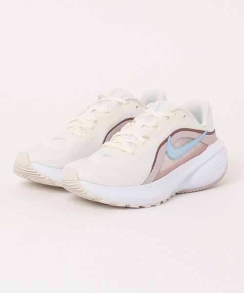 NIKE（ナイキ）の「《NIKE》ウィメンズ　ダウンシフター　１４（スニーカー・レディース・ホワイト×ブラック/ブラック×ホワイト/ホワイト系その他/ホワイト×ホワイト/ブラック×ブラック/ホワイト系その他2/ライトピンク・23.5cm/24.5cm/23.0cm/24.0cm/25.0cm/22.5cm）」の4枚目の写真