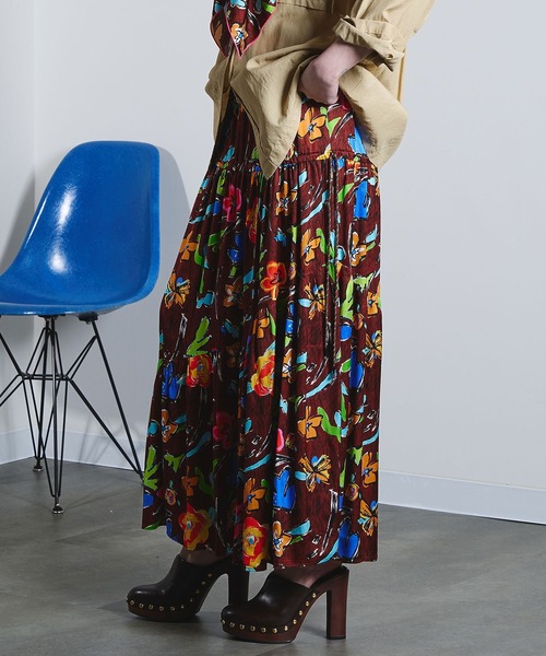 ROSE BUD（ローズバッド）の「(mici)PRINT GATHERED SKIRT（スカート・レディース・ネイビー/ブラウン・ONE SIZE）」の4枚目の写真