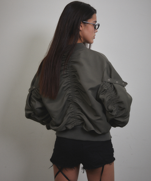 VOONT(ブント)の「Eyelet Strap MA-1 Jacket (KHAKI)(ブルゾン・レディース・カーキ・OS)」の4枚目の写真