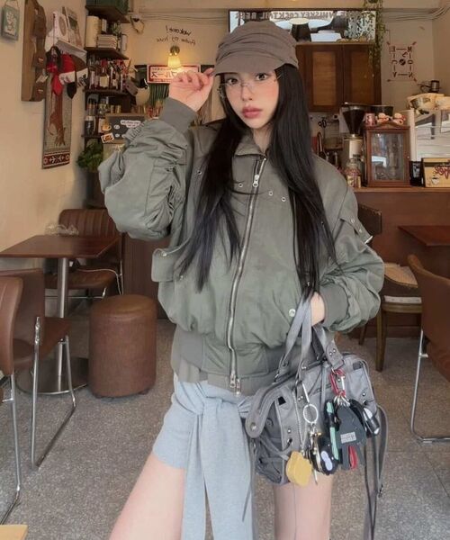 VOONT(ブント)の「Eyelet Strap MA-1 Jacket (KHAKI)(ブルゾン・レディース・カーキ・OS)」の3枚目の写真