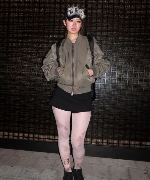 VOONT(ブント)の「Eyelet Strap MA-1 Jacket (KHAKI)(ブルゾン・レディース・カーキ・OS)」の2枚目の写真