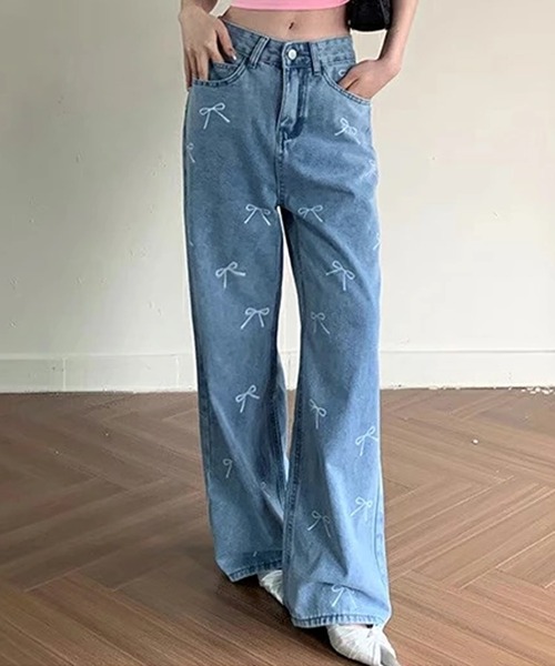 LUMIRA(アパレル)(ルミラ)の「リボンプリントが可愛いストレートシルエット デニムパンツ(デニムパンツ・レディース・ブルー・S/M/L/XL)」の2枚目の写真