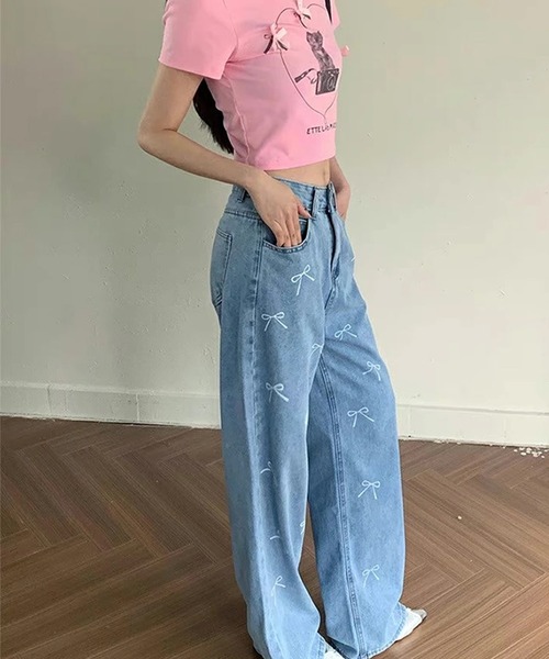 LUMIRA(アパレル)(ルミラ)の「リボンプリントが可愛いストレートシルエット デニムパンツ(デニムパンツ・レディース・ブルー・S/M/L/XL)」の4枚目の写真