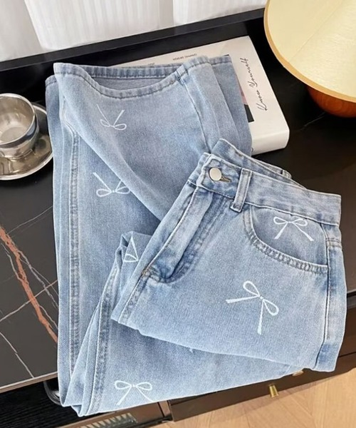 LUMIRA(アパレル)(ルミラ)の「リボンプリントが可愛いストレートシルエット デニムパンツ(デニムパンツ・レディース・ブルー・S/M/L/XL)」の8枚目の写真