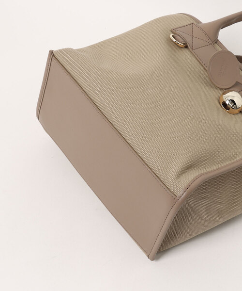 FURLA（フルラ）の「フルラ ディバイデッド (Furla Divide It) トートバッグ S（トートバッグ・レディース・タン・ONE SIZE）」の4枚目の写真