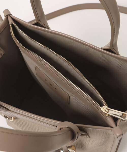FURLA（フルラ）の「フルラ ディバイデッド (Furla Divide It) トートバッグ S（トートバッグ・レディース・タン・ONE SIZE）」の3枚目の写真