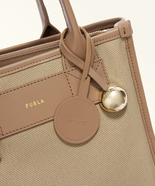 FURLA（フルラ）の「フルラ ディバイデッド (Furla Divide It) トートバッグ S（トートバッグ・レディース・タン・ONE SIZE）」の8枚目の写真