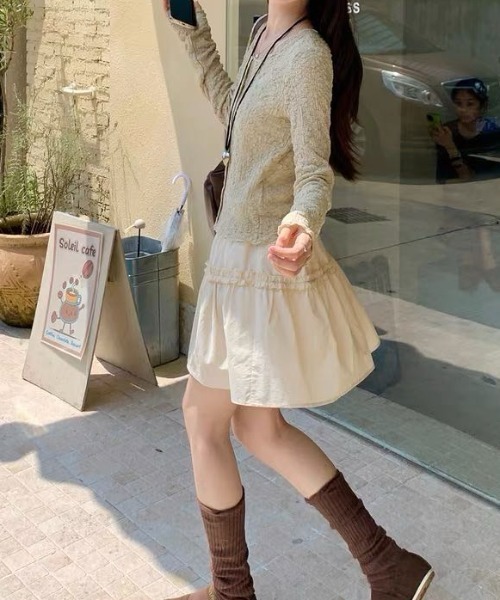Ada.(エイダ)の「【Mellfy】ギャザー フリル ティアード ミニスカート(スカート・レディース・オフホワイト/ブラック/アイボリー・FREE)」の11枚目の写真
