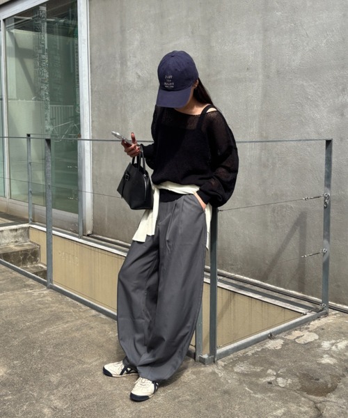 COLONY 2139(コロニートゥーワンスリーナイン)の「2タックカーブスラックス(スラックス・レディース・サンドベージュ/ブラック/グレー・X-SMALL/SMALL/MEDIUM)」の10枚目の写真