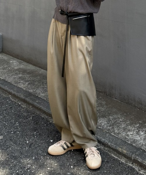 COLONY 2139(コロニートゥーワンスリーナイン)の「2タックカーブスラックス(スラックス・レディース・サンドベージュ/ブラック/グレー・X-SMALL/SMALL/MEDIUM)」の13枚目の写真