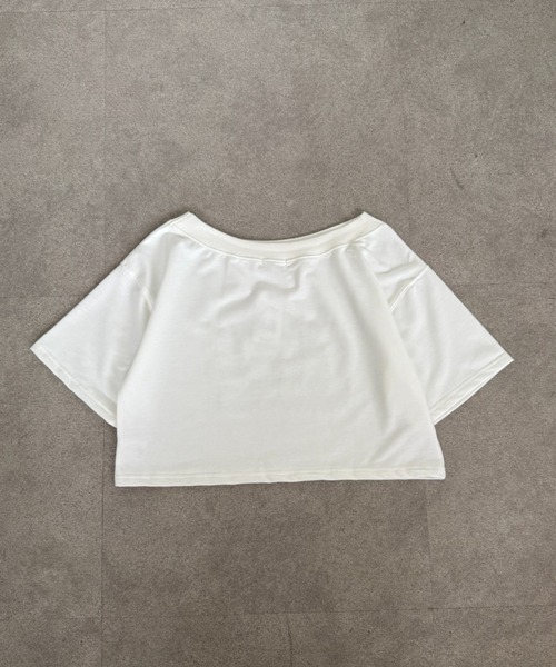 lilful(リルフル)の「【26年春夏新作】スタースタッズナンバリングデザイン ぼかしロゴ ワンショルトップス(Tシャツ/カットソー・レディース・ブラック/ブルー/ホワイト・F)」の16枚目の写真