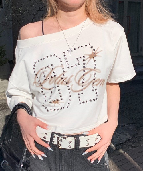 lilful(リルフル)の「【26年春夏新作】スタースタッズナンバリングデザイン ぼかしロゴ ワンショルトップス(Tシャツ/カットソー・レディース・ブラック/ブルー/ホワイト・F)」の5枚目の写真