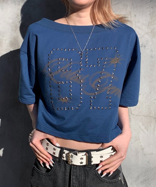 lilful(リルフル)の「【26年春夏新作】スタースタッズナンバリングデザイン ぼかしロゴ ワンショルトップス(Tシャツ/カットソー・レディース・ブラック/ブルー/ホワイト・F)」の14枚目の写真