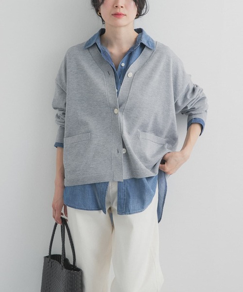 URBAN RESEARCH DOORS（アーバンリサーチドアーズ）の「ウォッシャブルブライトカーディガン｜春服/春ニット/洗濯可/オフィスカジュアル/通勤（カーディガン/ボレロ・レディース・オートミール/ライトグレー・FREE）」の2枚目の写真
