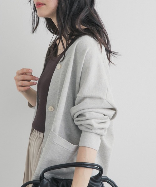 URBAN RESEARCH DOORS（アーバンリサーチドアーズ）の「ウォッシャブルブライトカーディガン｜春服/春ニット/洗濯可/オフィスカジュアル/通勤（カーディガン/ボレロ・レディース・オートミール/ライトグレー・FREE）」の12枚目の写真