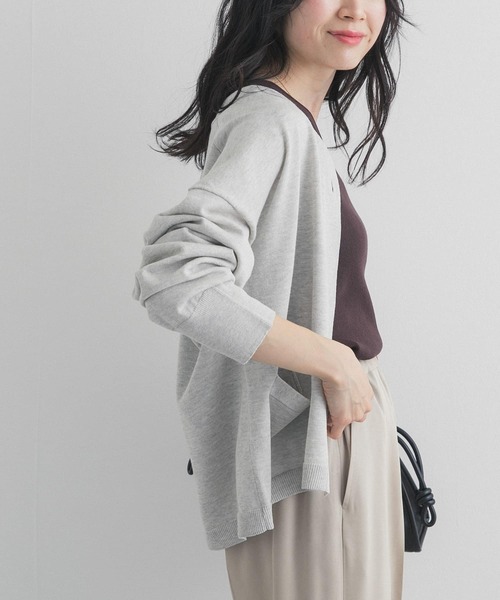 URBAN RESEARCH DOORS（アーバンリサーチドアーズ）の「ウォッシャブルブライトカーディガン｜春服/春ニット/洗濯可/オフィスカジュアル/通勤（カーディガン/ボレロ・レディース・オートミール/ライトグレー・FREE）」の13枚目の写真