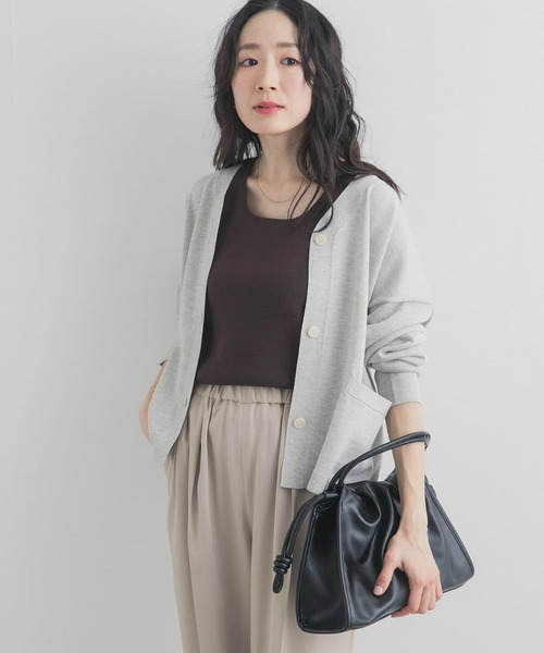 URBAN RESEARCH DOORS（アーバンリサーチドアーズ）の「ウォッシャブルブライトカーディガン｜春服/春ニット/洗濯可/オフィスカジュアル/通勤（カーディガン/ボレロ・レディース・オートミール/ライトグレー・FREE）」の3枚目の写真