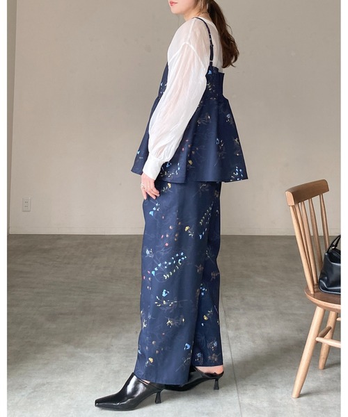 She's Closet（シーズクローゼット）の「フラワープリント 花柄キャミソール ビスチェ パンツスタイル 上下 セットアップ（セットアップ・レディース・オフホワイト/ネイビー/ブラック・FREE）」の8枚目の写真