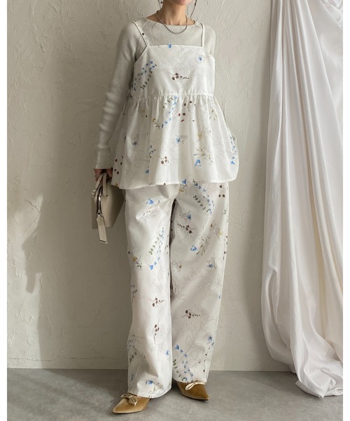 She's Closet（シーズクローゼット）の「フラワープリント 花柄キャミソール ビスチェ パンツスタイル 上下 セットアップ（セットアップ・レディース・オフホワイト/ネイビー/ブラック・FREE）」の11枚目の写真