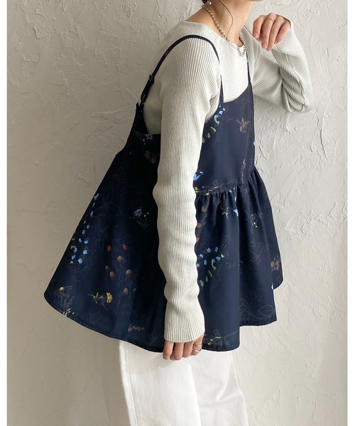 She's Closet（シーズクローゼット）の「フラワープリント 花柄キャミソール ビスチェ パンツスタイル 上下 セットアップ（セットアップ・レディース・オフホワイト/ネイビー/ブラック・FREE）」の16枚目の写真
