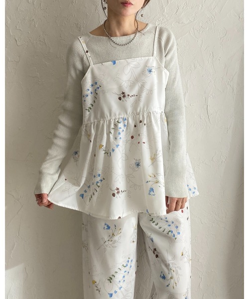 She's Closet（シーズクローゼット）の「フラワープリント 花柄キャミソール ビスチェ パンツスタイル 上下 セットアップ（セットアップ・レディース・オフホワイト/ネイビー/ブラック・FREE）」の19枚目の写真