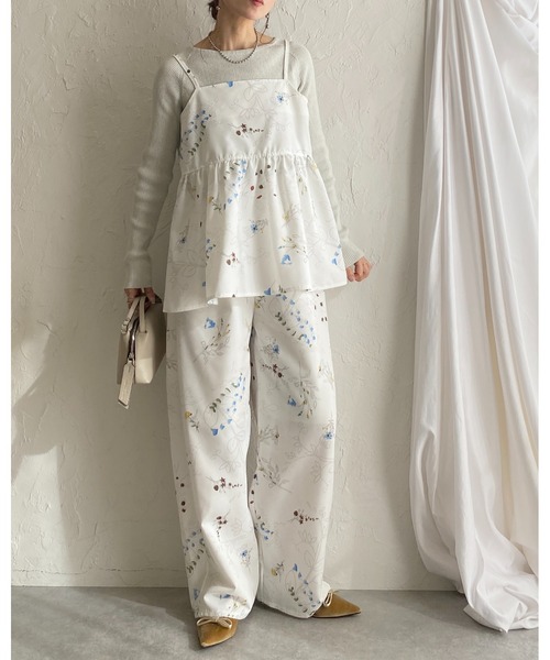 She's Closet（シーズクローゼット）の「フラワープリント 花柄キャミソール ビスチェ パンツスタイル 上下 セットアップ（セットアップ・レディース・オフホワイト/ネイビー/ブラック・FREE）」の21枚目の写真