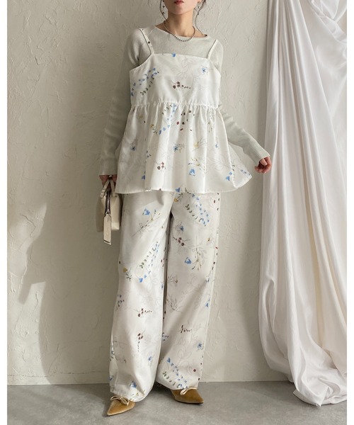 She's Closet（シーズクローゼット）の「フラワープリント 花柄キャミソール ビスチェ パンツスタイル 上下 セットアップ（セットアップ・レディース・オフホワイト/ネイビー/ブラック・FREE）」の22枚目の写真