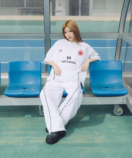 UMBRO(アンブロ)の「UMBRO別注 オーバーサイズドローコードゲームカットソー(Tシャツ/カットソー・メンズ・ネイビー/ホワイト/ブラック/グレー・S/M/L/XL)」の14枚目の写真