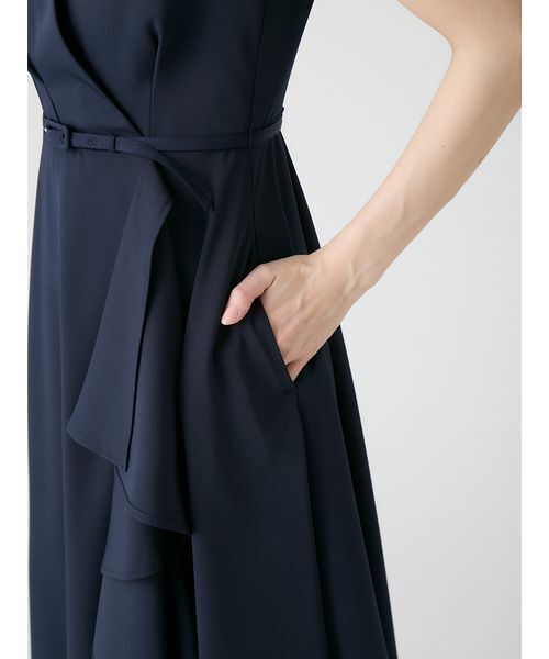 CELFORD(セルフォード)の「【洗える】カシュクールラッフルワンピース(ワンピース・レディース・イエロー/ネイビー/ドット・36/38)」の8枚目の写真