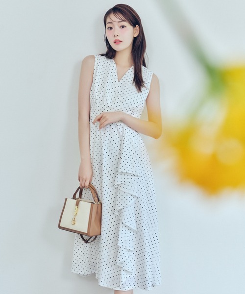 CELFORD(セルフォード)の「【洗える】カシュクールラッフルワンピース(ワンピース・レディース・イエロー/ネイビー/ドット・36/38)」の3枚目の写真