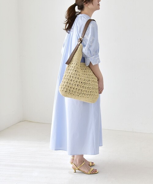 quaranciel(カランシエル)の「quaranciel:〈洗濯機可能〉ストライプ フラワー刺繍 スキッパー シャツ ワンピース(ワンピース・レディース・ライトブルー/ネイビー・ONE SIZE)」の7枚目の写真