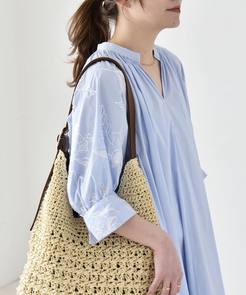 quaranciel(カランシエル)の「quaranciel:〈洗濯機可能〉ストライプ フラワー刺繍 スキッパー シャツ ワンピース(ワンピース・レディース・ライトブルー/ネイビー・ONE SIZE)」の11枚目の写真