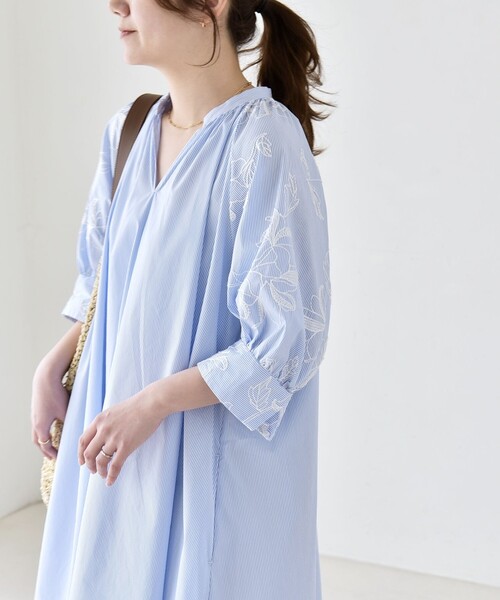 quaranciel(カランシエル)の「quaranciel:〈洗濯機可能〉ストライプ フラワー刺繍 スキッパー シャツ ワンピース(ワンピース・レディース・ライトブルー/ネイビー・ONE SIZE)」の12枚目の写真