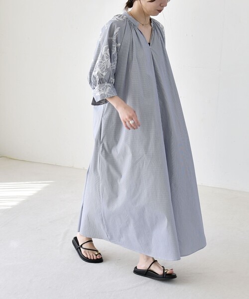 quaranciel(カランシエル)の「quaranciel:〈洗濯機可能〉ストライプ フラワー刺繍 スキッパー シャツ ワンピース(ワンピース・レディース・ライトブルー/ネイビー・ONE SIZE)」の17枚目の写真