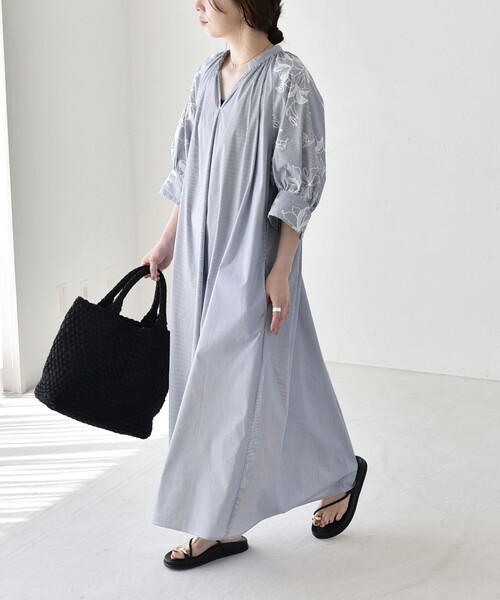 quaranciel(カランシエル)の「quaranciel:〈洗濯機可能〉ストライプ フラワー刺繍 スキッパー シャツ ワンピース(ワンピース・レディース・ライトブルー/ネイビー・ONE SIZE)」の18枚目の写真
