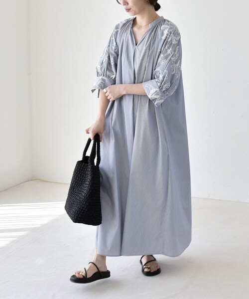 quaranciel(カランシエル)の「quaranciel:〈洗濯機可能〉ストライプ フラワー刺繍 スキッパー シャツ ワンピース(ワンピース・レディース・ライトブルー/ネイビー・ONE SIZE)」の20枚目の写真