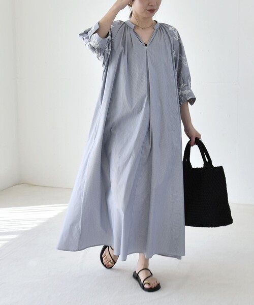 quaranciel(カランシエル)の「quaranciel:〈洗濯機可能〉ストライプ フラワー刺繍 スキッパー シャツ ワンピース(ワンピース・レディース・ライトブルー/ネイビー・ONE SIZE)」の21枚目の写真