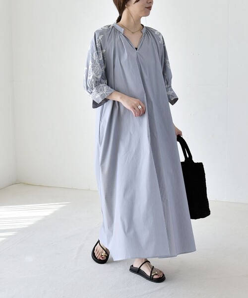 quaranciel(カランシエル)の「quaranciel:〈洗濯機可能〉ストライプ フラワー刺繍 スキッパー シャツ ワンピース(ワンピース・レディース・ライトブルー/ネイビー・ONE SIZE)」の22枚目の写真