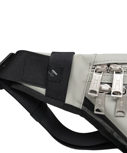 CIE(シー)の「【CIE/シー】VARIOUS SLINGBAG-S(ボディバッグ/ウエストポーチ・メンズ・ネイビー/ブラック/グレー・FREE)」の11枚目の写真