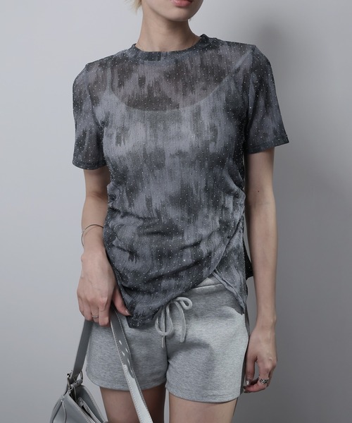 Ulysses(ユリシス)の「裾アシメラインストーンカットソー(Tシャツ/カットソー・レディース・グレー/ベージュ・F)」の1枚目の写真