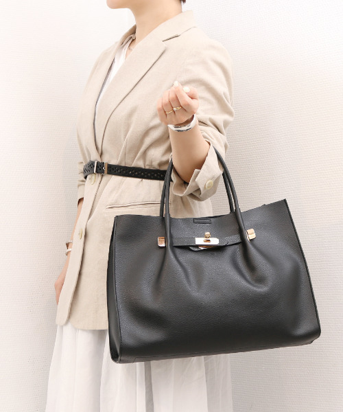 cache cache(カシュ カシュ)の「カシュカシュ cachecache / クラシック金具2wayスクエアトート(トートバッグ・レディース・ライトベージュ/ブラック/グレー・FREE)」の2枚目の写真