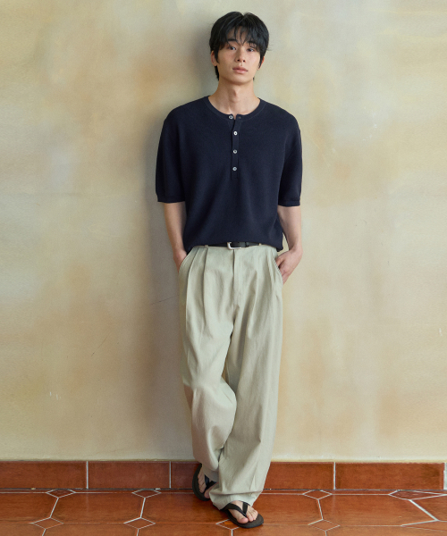 WEDNESDAY OASIS(ウェンズデーオアシス)の「ウォッシャブルミニマルヘンリーネックハーフニット_NAVY(WC26KN46)(ニット/セーター・メンズ・ネイビー・MEDIUM/LARGE/X-LARGE)」の2枚目の写真