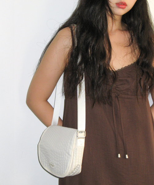 AMESWORLDWIDE(アメスワールドワイド)の「NYLON EASY CROSS BAG CREAM(メッセンジャーバッグ・レディース・その他・FREE)」の2枚目の写真