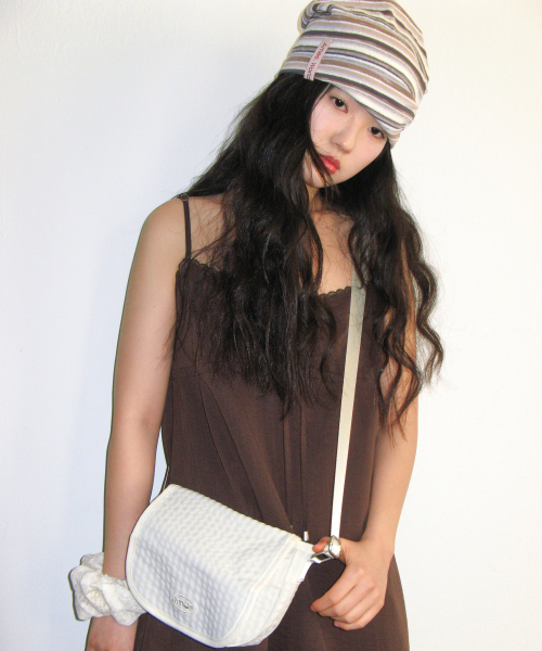 AMESWORLDWIDE(アメスワールドワイド)の「NYLON EASY CROSS BAG CREAM(メッセンジャーバッグ・レディース・その他・FREE)」の7枚目の写真