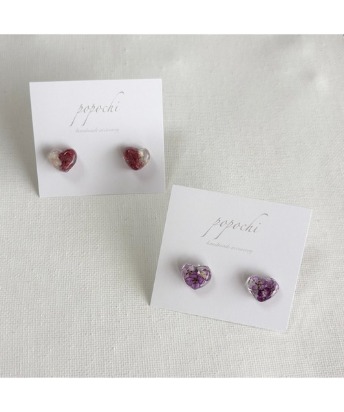 tone(トーン)の「【popochi】ハート ピアス レジン シンプル 大人 上品 ミニピアス 軽量 デイリー ドライフラワー(MA)(ピアス(両耳用)・レディース・パープル/レッド/パープル系・FREE)」の4枚目の写真