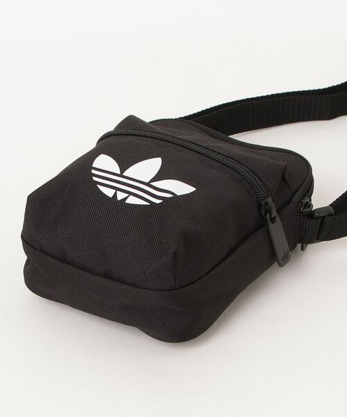 adidas(アディダス)の「adidas ADICOLOR CLASSIC FESTIVAL BAG / アディダス アディカラー クラシック フェスティバル バッグ(ショルダーバッグ・メンズ・ブラック・ONE SIZE)」の8枚目の写真