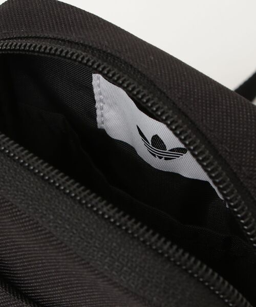 adidas(アディダス)の「adidas ADICOLOR CLASSIC FESTIVAL BAG / アディダス アディカラー クラシック フェスティバル バッグ(ショルダーバッグ・メンズ・ブラック・ONE SIZE)」の9枚目の写真