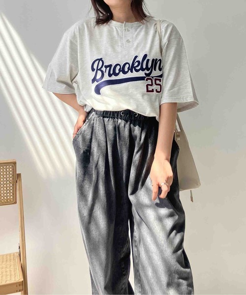 AS KNOW AS plus(アズノゥアズプラス)の「〇ヘンリーネック フロントロゴビッグサイズTシャツ【UNISEX ITEM】(Tシャツ/カットソー・レディース・オートミール/ブラック/ダークグリーン・FREE)」の8枚目の写真